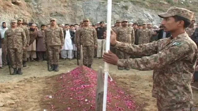 پیپلزپارٹی کے مقامی رہنما فضل حیات چٹان امن لشکر کے پہلے ایسے رہنما تھے جنھیں قومی پرچم میں لپیٹ کر سپردخاک کیا گیا جبکہ ان کو فوج کی جانب سے باقاعدہ سلامی بھی پیش کی گئی