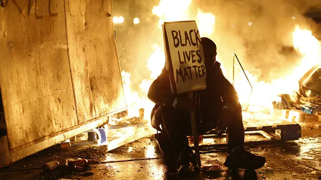 اوباما نے ہر پولیس والے کی وردی پر کیمرے لگانے کا اعلان کیا ہے