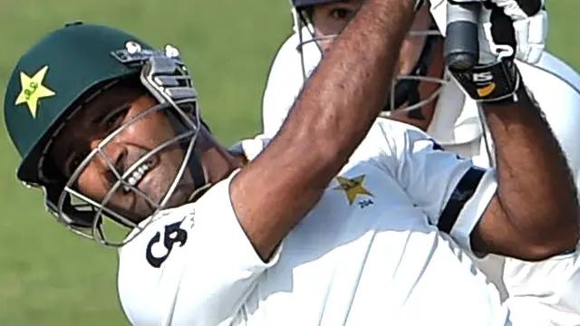 اسد شفیق نے مشکل حالات میں عمدہ بلے بازی کرتے ہوئے نہ صرف سنچری بلکہ ٹیسٹ کرکٹ میں اپنا بہترین سکور بھی بنایا