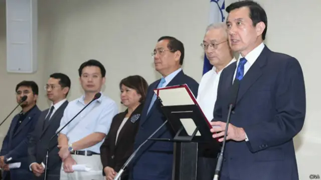 马英九（右）在国民党记者会上讲话（台湾中央社图片29/11/2014）