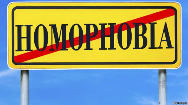 هوموفوبیا را به دو گروه اصلی تقسیم کرده‌اند، هوموفوبیای نهادینه (هوموفوبیای فرهنگی، مذهبی یا دولتی) و هوموفوبیای درونی (هوموفوبیا در میان خود همجنسگرایان)