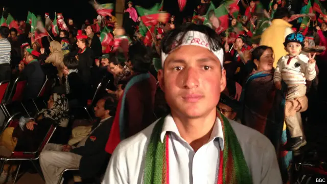 جلسے میں خواتین اور اہلخانہ کے ساتھ آنے والے افراد کی سکیورٹی کے لیے زیادہ تر نوجوان تعینات تھے