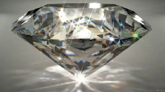 خاتون نے پہلے چوری سے انکار کیا لیکن اس کا ایکسرے کیا گیا جس سے ظاہر ہو گیا کہ ہیرا اس کے جسم کے اندر ہے