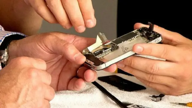 मोबाइल रिपेयरिंग सेवा 'आईक्रैक्ड' 