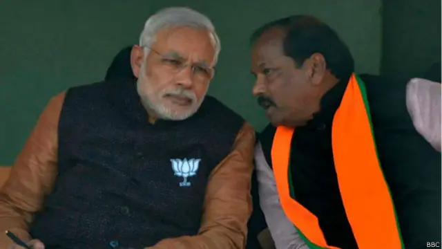 भाजपा के नरेंद्र मोदी और रघुबर दास(दाएँ)