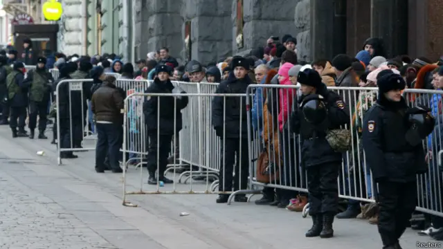 очередь у посольства