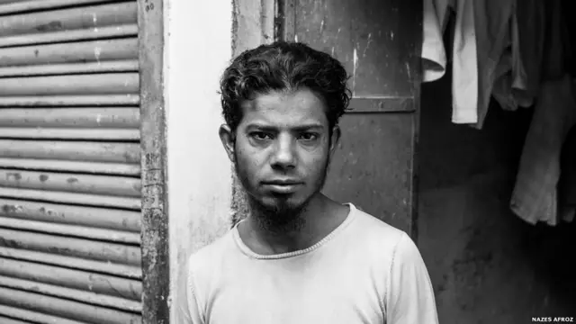 මේ වන විට විසි නම හැවිරිදි වියේ පසු වන ආසිෆ් ශායික්ගේ මව දරුවා කුස දරා සිටින කාලයේ දී විෂ වායු කාන්දු වීමේ අනතුරට ලක් විය. ඔහු හුස්ම ගැනීමේ සහ ඇස් පෙනීමේ දුර්වලතාවකට ගොදුරු වී සිටියි.