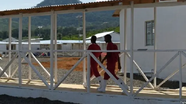 عاملو الإغاثة يستغرقون وقتا لعمل الاستعدادات اللازمة وسط هذه البيئة التي يصفها مشرفو البعثة بالخطرة