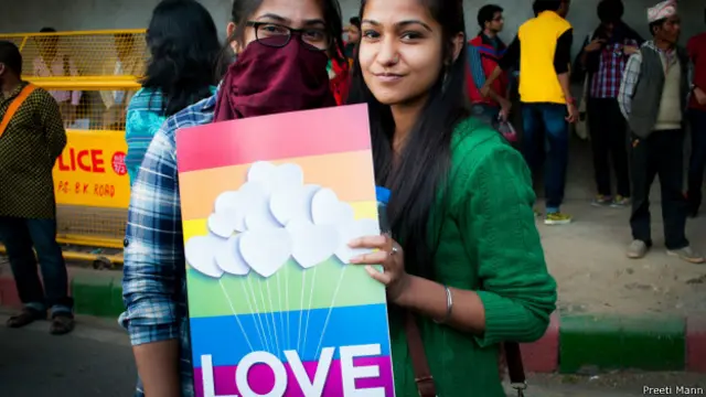 दिल्ली क्वीयर परेड, लड़कियाँ