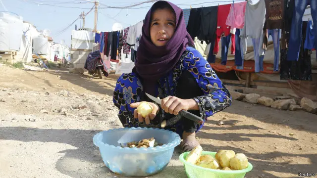 يحتاج برنامج الغذاء العالمي حوالي 64 مليون دولار لدعم اللاجئين السوريين خلال الشهر الحالي وحده.