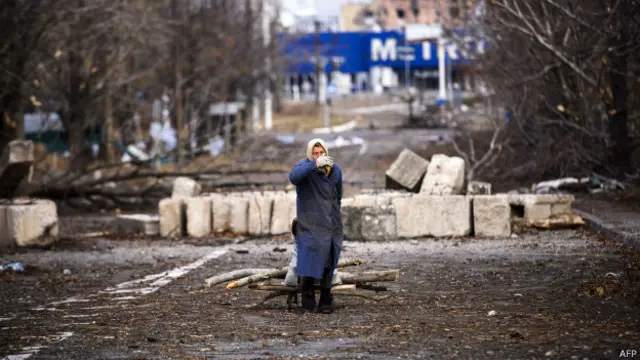 Местные жители утверждают, что обстрелы донецкого аэропорта продолжаются