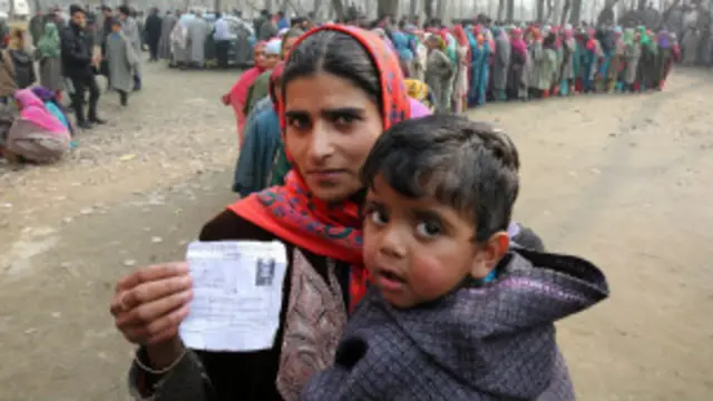 पीडीपी 28 सीटें जीतकर जम्मू कश्मीर की सबसे बड़ी पार्टी बन गई है.