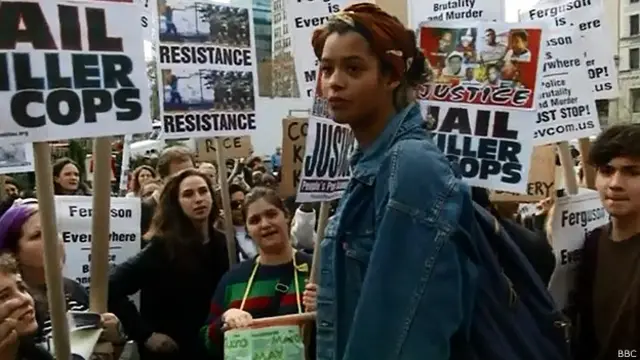 Đã xảy ra nhiều tuần biểu tình ở Ferguson sau vụ thiếu niên da đen Michael Brown bị bắn chết