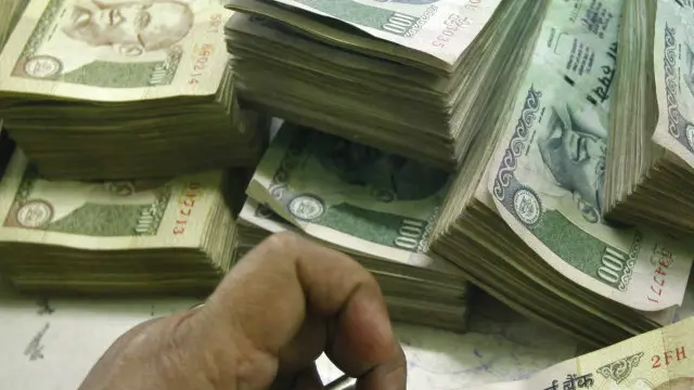 ابھی تک کرنسی اور سونے کا مالک سامنے نہیں آیا ہے