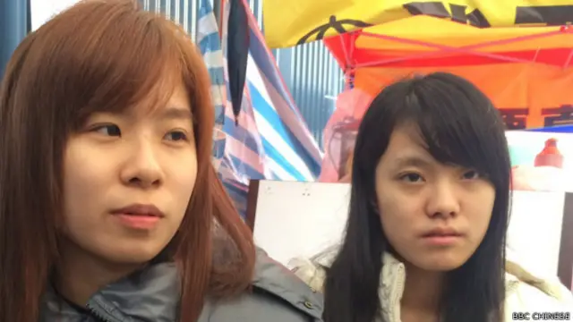 絕食者盧彥慧（左）和黃子悅（右）（BBC中文網記者陳志芬攝）