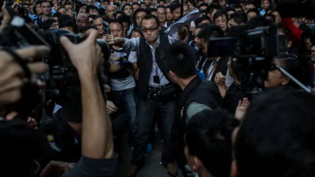 香港警察旺角清场