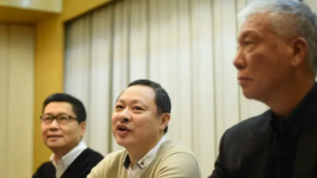 ینی تائی، چن کِن مین اور چُو یائی منگ نے کہا کہ وہ خود کو روز پولیس کے حوالے کر دیں گے۔