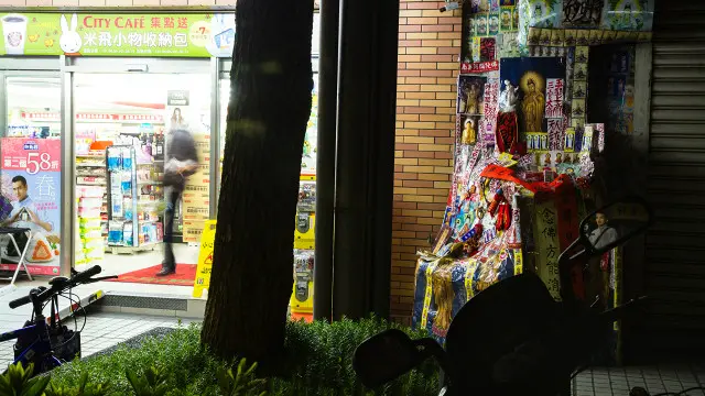 李岳凌作品“便利庙”