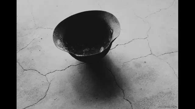 Shomei Tomatsu, Steel Helmut