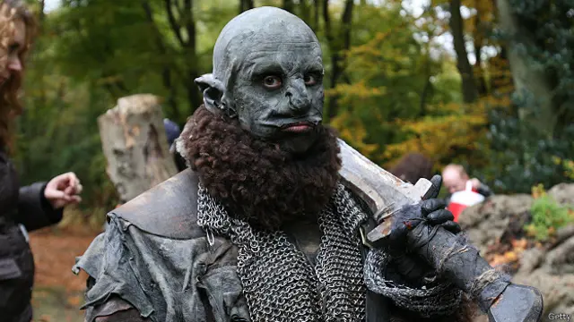 Реконструкция эпизодов романа Толкина в Эппинг-Форест, Лондон