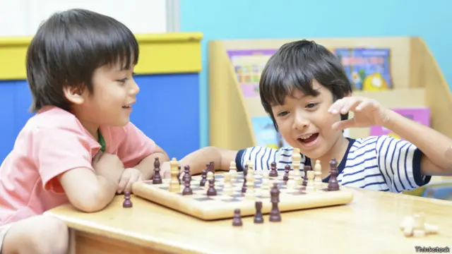 Pese a no acaparar titulares, el ajedrez sigue siendo un juego muy popular alrededor del mundo, tanto encima de un tablero como en una computadora.