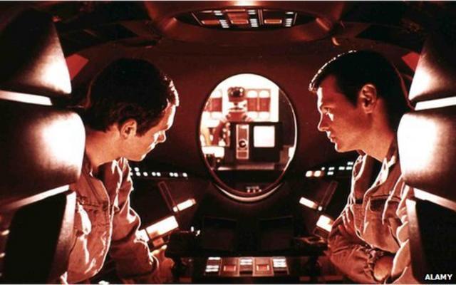 Фільм Стенлі Кубрика "Космічна одіссея 2001 року" і його нищівний комп'ютер виявляє страхи багатьох людей про те, як ШІ може загрожувати життю людини