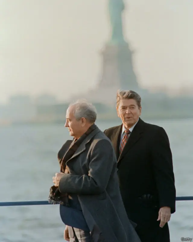 В декабре 1988 года Михаила Горбачева принимал в США еще президент Рональд Рейган.