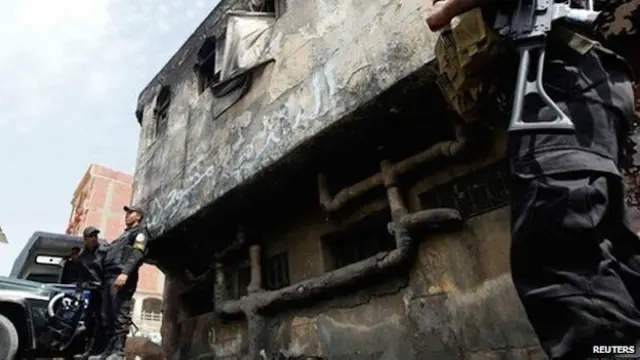 हमले का शिकार पुलिस स्टेशन