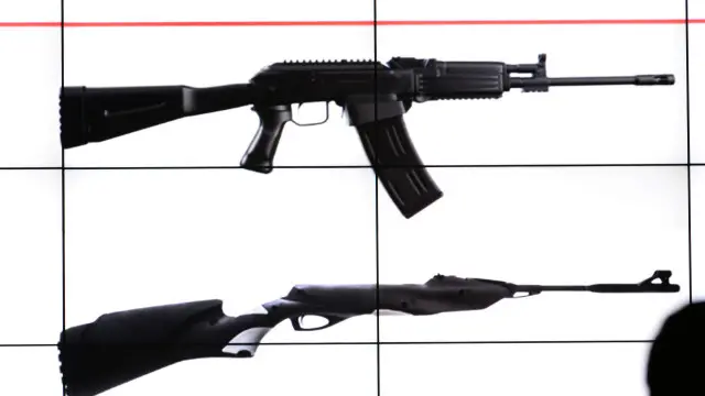 تعتبر بندقية كلاشينكوف رخيصة نسبياً وسهلة الاستخدام
