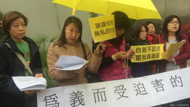 在现场有支持与反对“占中”的团体人士示威。