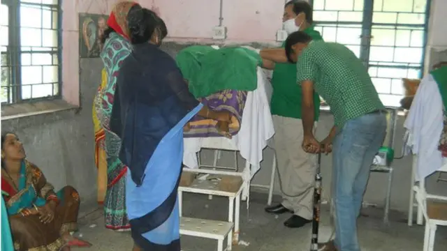 ओडीशा में महिलाओं की नसबंदी