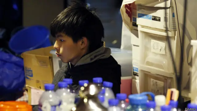 絕食的香港學民思潮領導人黃之鋒