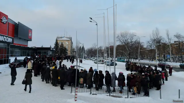 Черги за гуманітарною допомогою в Донецьку