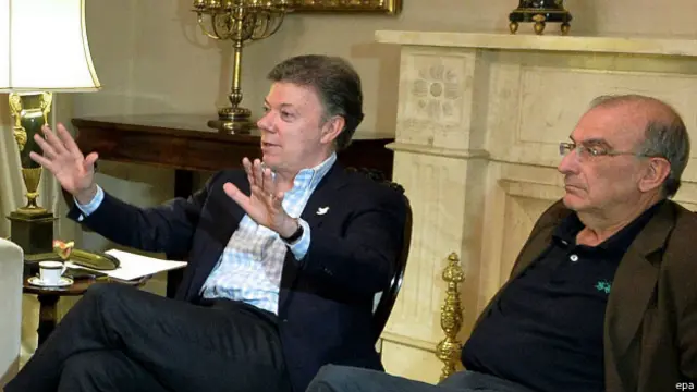 El gobierno colombiano envió este lunes un grupo de negociadores de paz a La Habana.