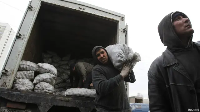 Dumbasida gul tatuirovkasi bolgan porno aktrisa kim?