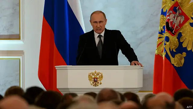 ක්‍රෙම්ලිනයේ බලධාරීන් අමතන ජනාධිපති පුතින්