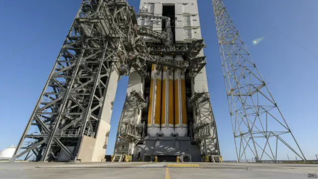 "Дельта - IV" на стартовой площадке 