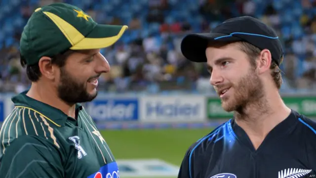 اس سے پہلے جمعرات کو دبئی میں پہلے ٹی 20 میچ میں شاہد آفریدی نے ٹاس جیت کر کین ولیمسن کو پہلے کھیلنے کی دعوت دی۔