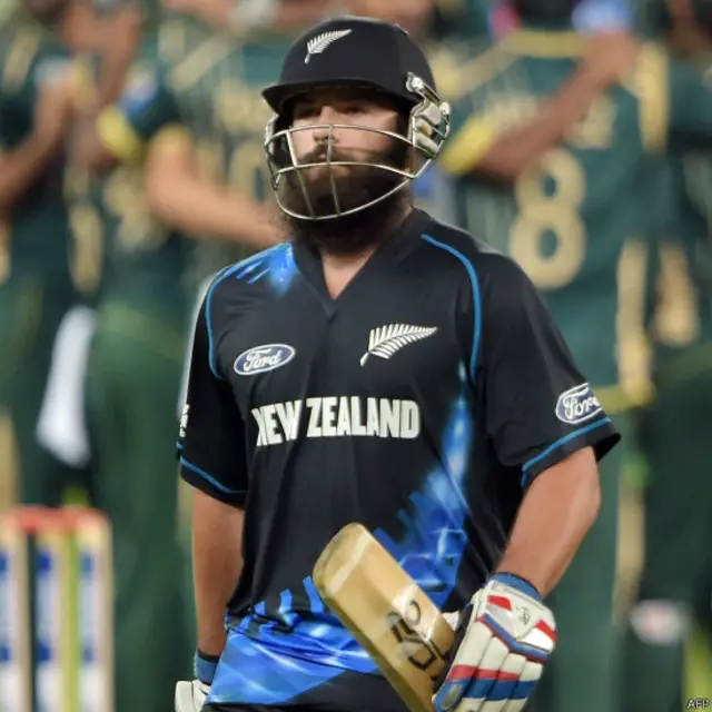 نیوزی لینڈ کے باریش بلے باز اینٹون ڈیوسچ کو سہیل تنویر نے پویلین کی راہ دکھلائی۔