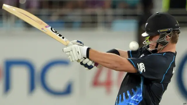 کورے اینڈرسن ابتدا میں محمد عرفان کا باؤنسر لگنے سے پریشان تو ہوئے لیکن پھر انھوں نے جارحانہ انداز میں کھیلتے ہوئے 48 رنز بنائے۔