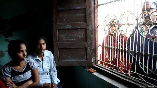 रोहतक, दोनों बहनें