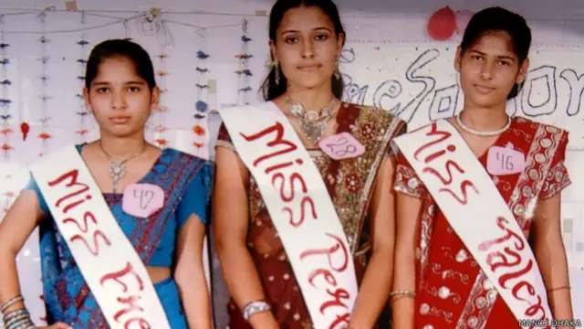 पूजा और आरती, कॉलेज प्रतियोगिता में