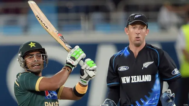 عمر اکمل نے ایک چھکے اور تین چوکوں کی مدد سے 27 رنز بنائے اور ناٹ آؤٹ رہے۔ میچ کا وننگ شارٹ عمر اکمل نے ہی کھیلا۔