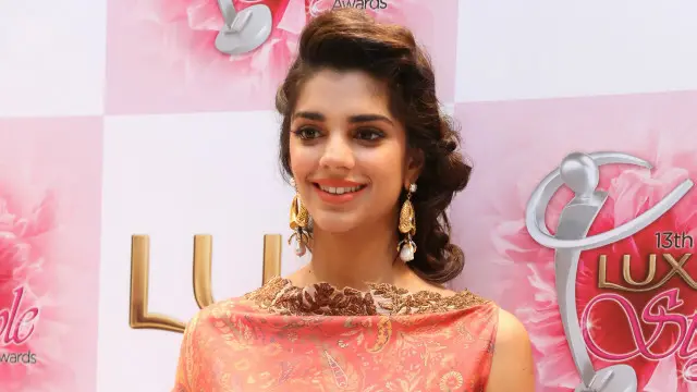 یہ تقریب تقریباً سات ماہ کی تاخیر سے منعقد ہوئی اور جب ہوئی تو انتہائی چھوٹے پیمانے پر