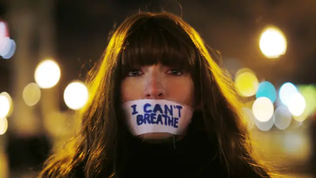 Garner'ın gözaltına alınırken söylediği "I can't breathe- Nefes alamıyorum" sözleri eylemlerin sloganı olmuştu. 