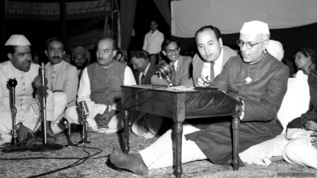 जोश मलीहाबादी, जवाहर लाल नेहरू के साथ