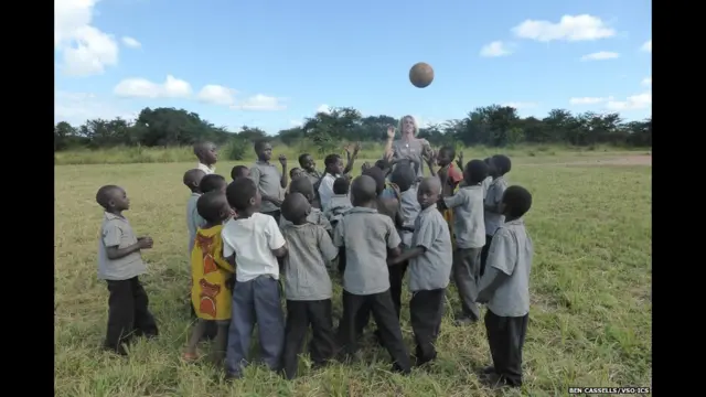 На волонтерах світ тримається