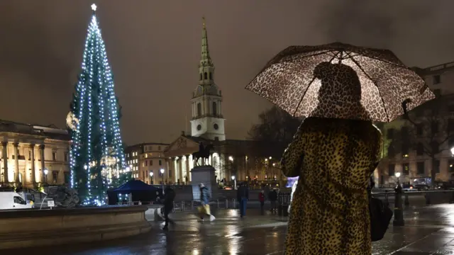 今年也一如既往，高大的挪威聖誕樹安放在市中心的特拉法加廣場，吸引遊人參觀。
