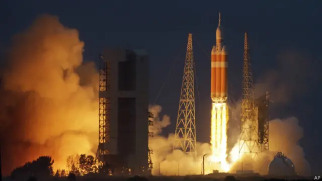 Ракета "Дельта-IV" в момент старта на мысе Канаверал во Флориде 