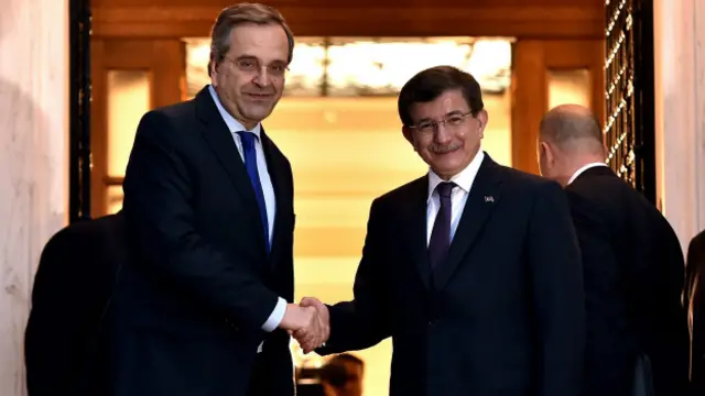 Yunanistan Başbakanı Antonis Samaras ve Türkiye Başbakanı Ahmet Davutoğlu. Fotoğraf: EPA